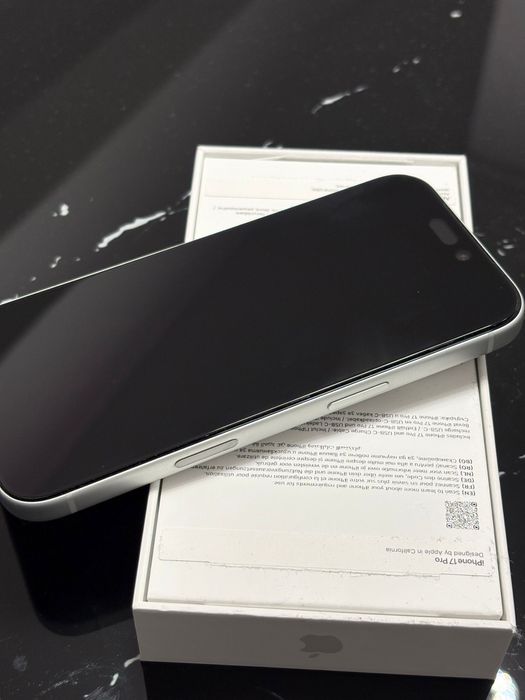 Iphone 17 pro, 256GB, baterie 100%