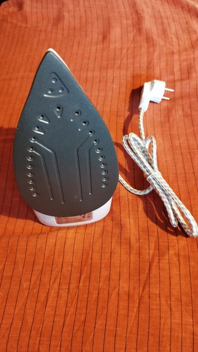 Продавам неизползвана ютия