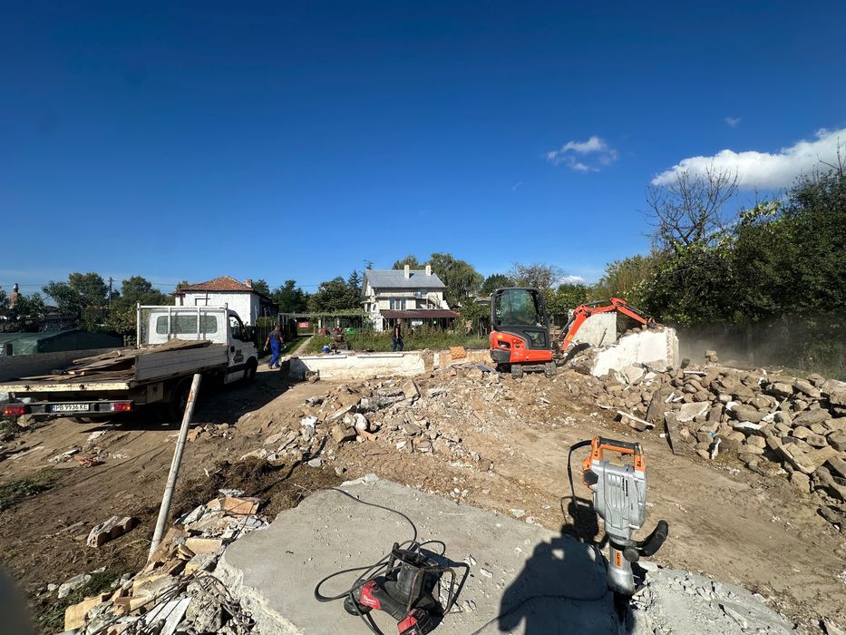 Услуги с комбиниран багер и мини багери