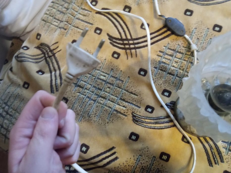 Vând  veioza din perioada comunista