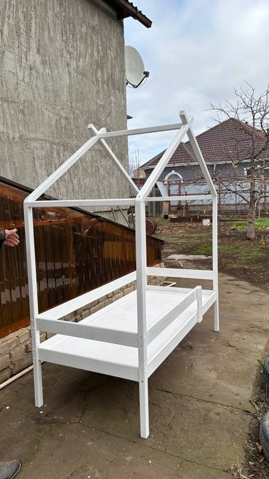 Кровать домик детская