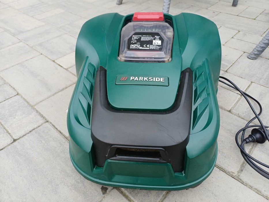 Robot tuns gazon pe acumulatori Parkside