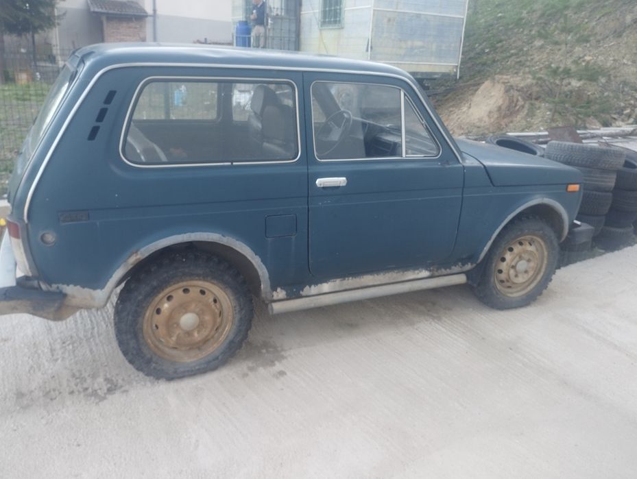 Продавам Лада Нива 1.7