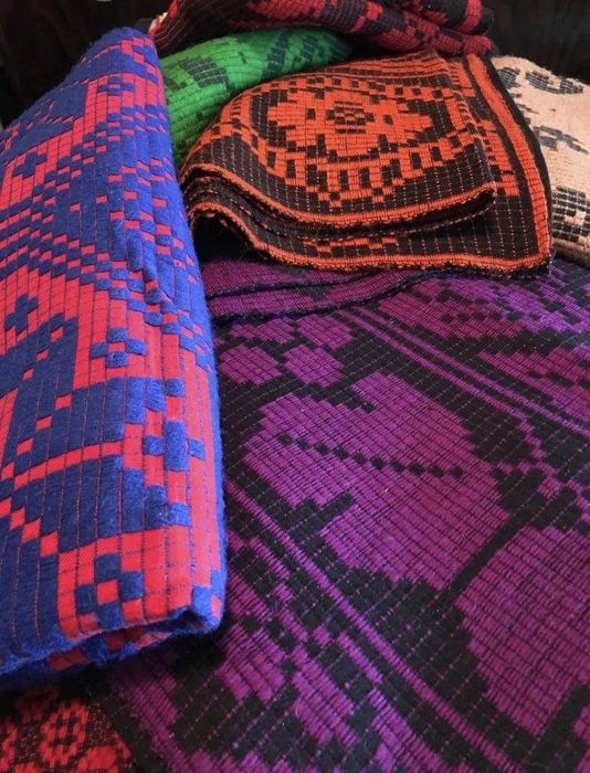 Pături vechi, țesute manual