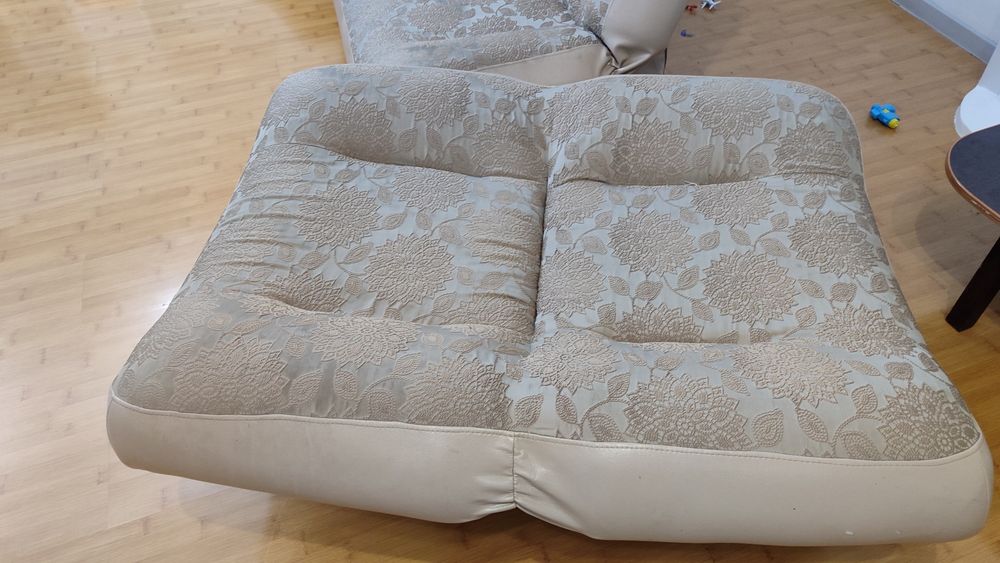 Продам диван с 2мя креслами