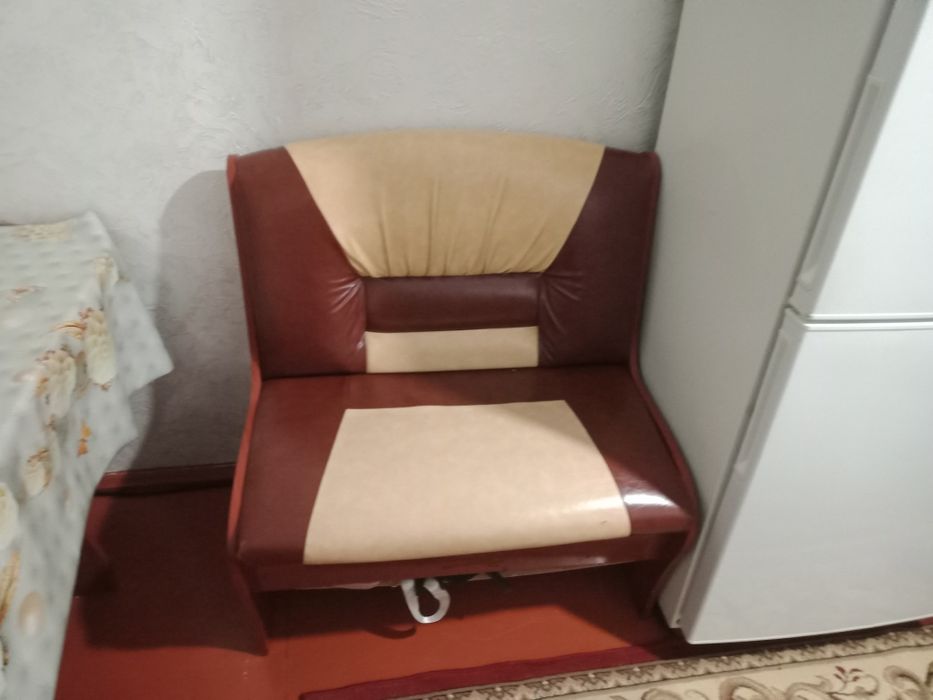 Кухонный уголок стол табуретки