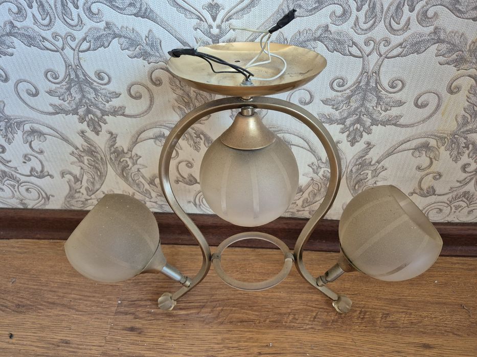 Продам люстры в хорошем состоянии