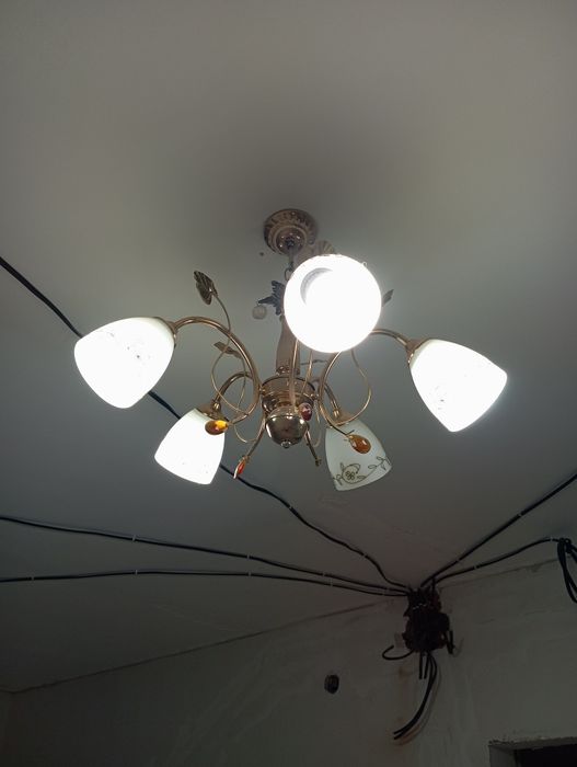 Продам люстру 5 рожков