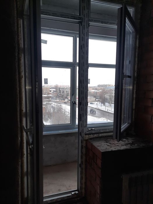 Продам выход на балкон