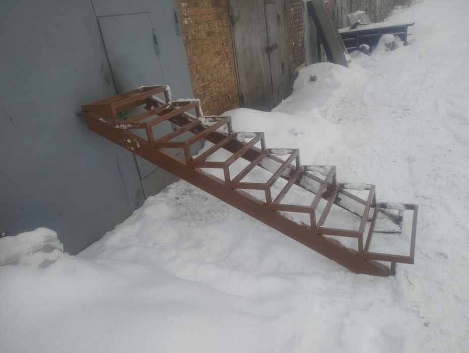 Продам лестничный марш  лестницу.