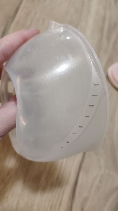 Philips Avent Hands Free Breast Pump / автоматична помпа в гаранция