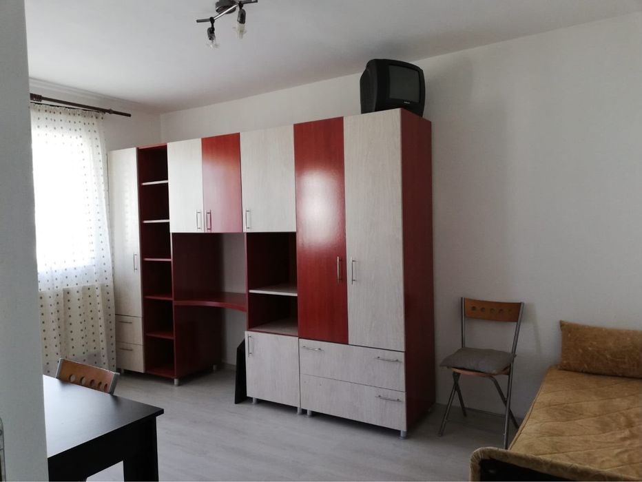 Inchiriez apartament
