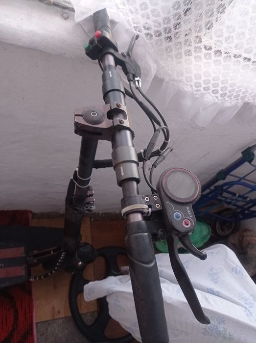 Продам самокат на запчасти очень срочно