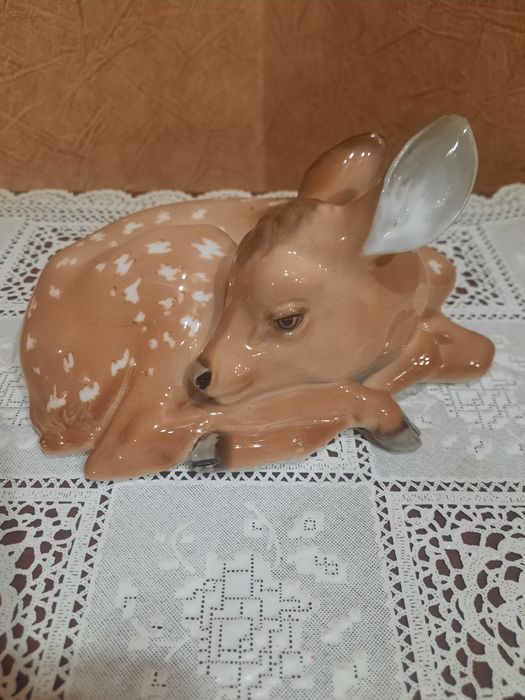 Статуэтка "Олененок" (лежащий), автор П.П. Веселов, фарфор, роспись, Л