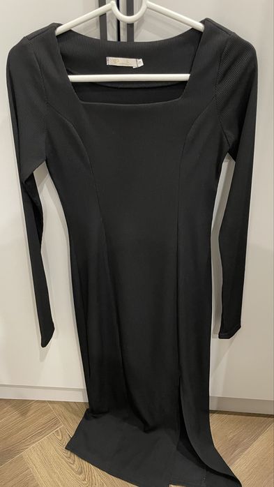 Платье с вырезом