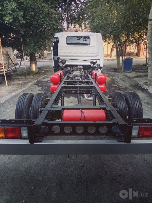 Isuzu yuk mashina