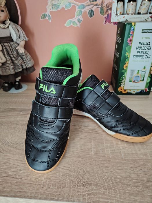 Adidas piele in stare foarte buna,purtat de 2  ori cred