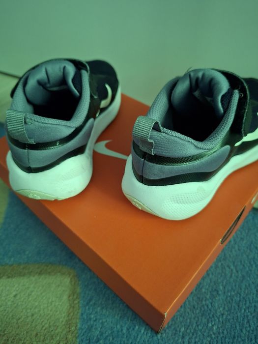 Маратонки Nike Revolution 7 28.5