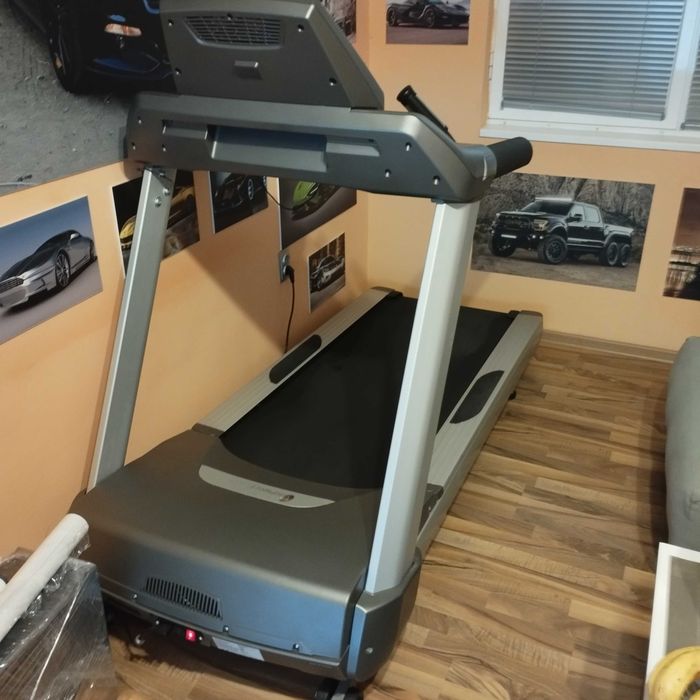 Бягаща пътека Spirit Ст800