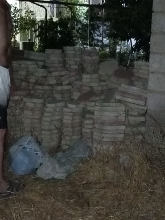 Продам плитку цена договорная 40 квадратов