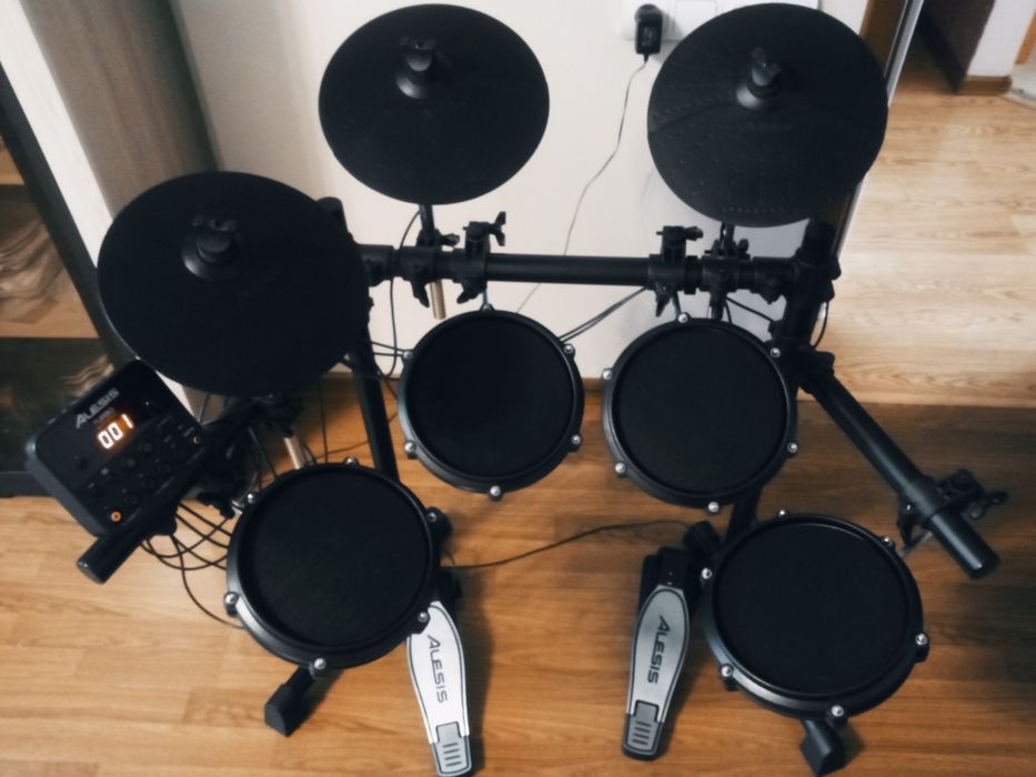 Срочно продам электронные барабаны alesis turbo mesh
