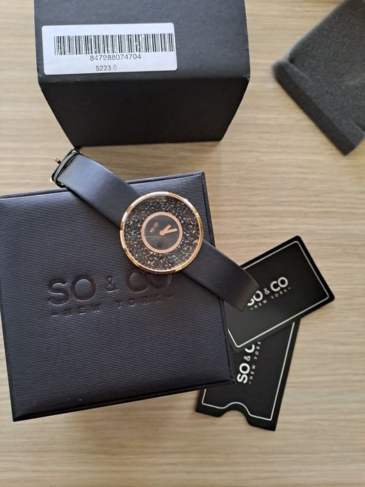 Кварцов, дамски часовник на американската марка SO& CO