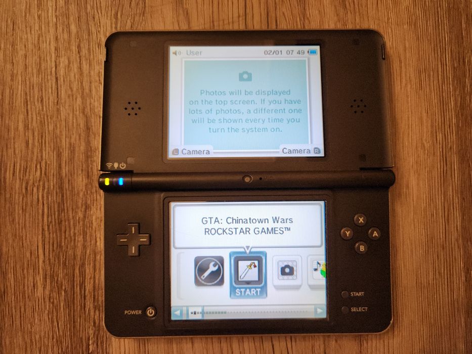 Nintendo DSi XL - Complet functional