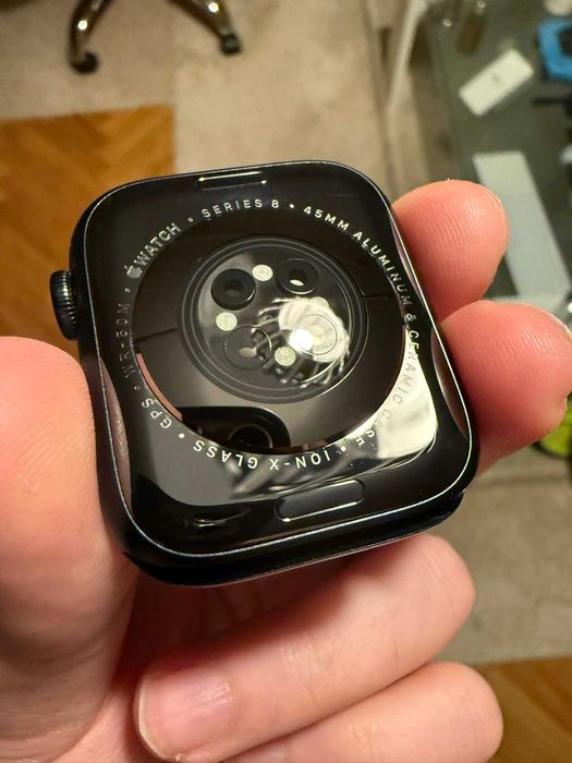 Apple Watch S8, Midnight, 45mm, 100% батерия + подарък кейс