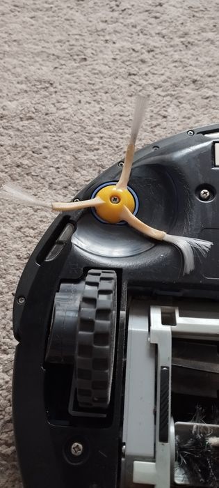 Vând aspirator robot iRobot Roomba 650