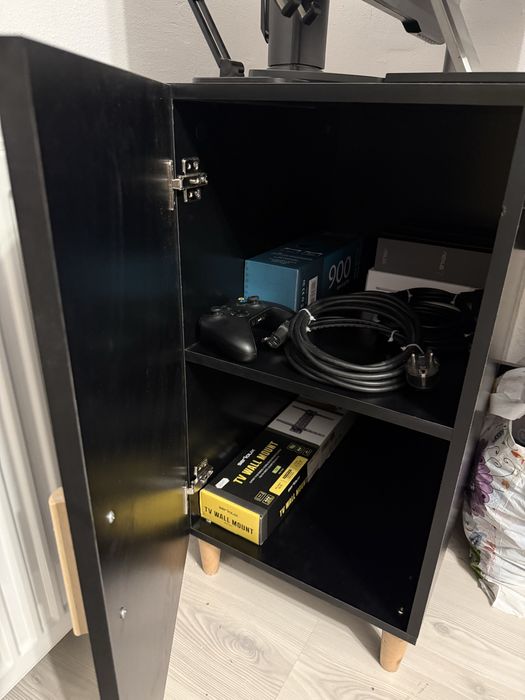 Birou foarte masiv si stabil pentru setup gaming