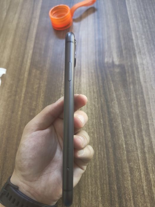 Iphone 11 / 128 GB / ios 18