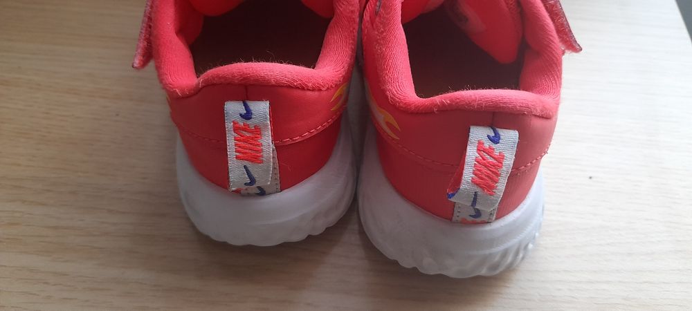 Страхотен nike 26 номер