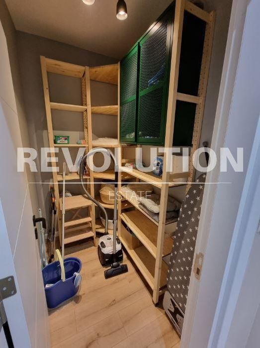 Двустаен апартамент в района на Базар Левски!