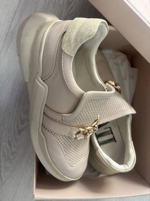 Ботинка туфли кросовка