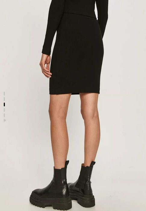 Черна пола Guess