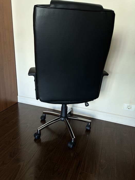 Scaun de birou rotativ