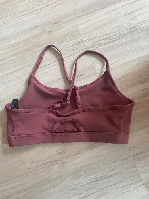 Дамски спортни бюстиета Under Armour / My Protein / Newletics /Genezis