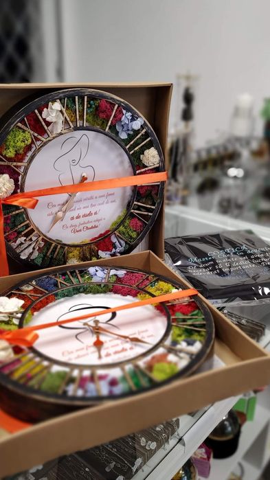 Ceas cu licheni si flori criogenate