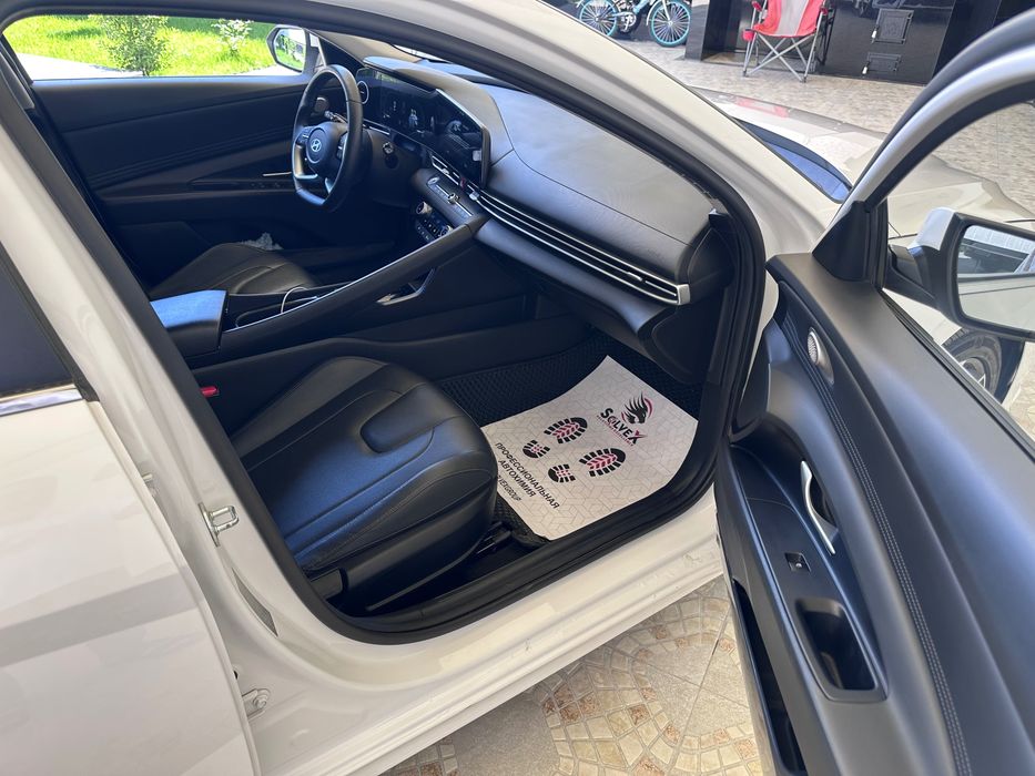 Hyundai Elantra.