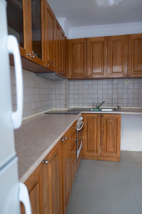 Кухня масив дъб 1400 лева с включени електроуреди