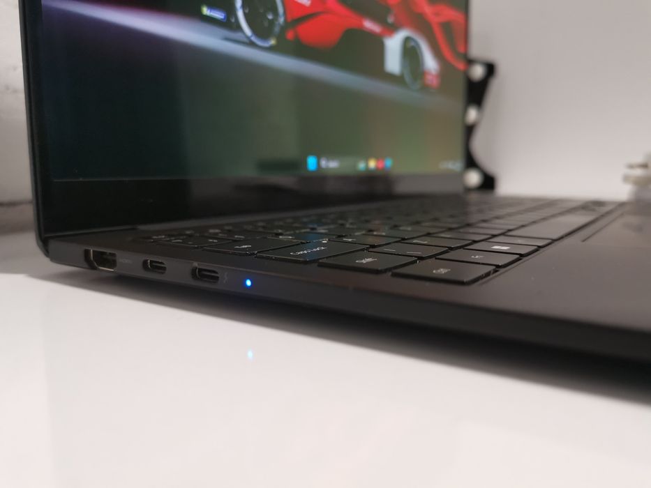 Лаптоп Samsung Galaxy Book Pro  2, 15.6"AMOLED, Intel I5 evo, 512GB NVMe, 8GB ram