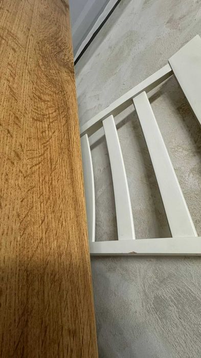 Masă, dimensiuni 90 x 150 / 193 cm, culoare alb stejar natur.