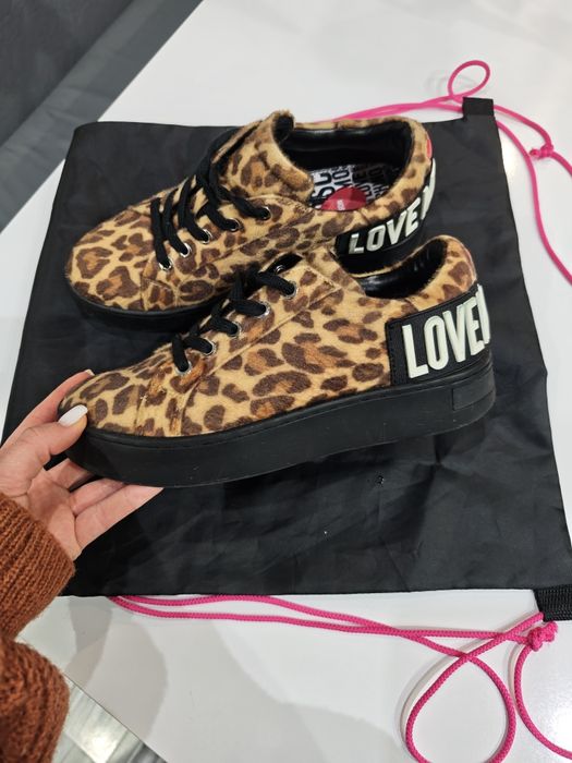 Сникърси Love Moschino