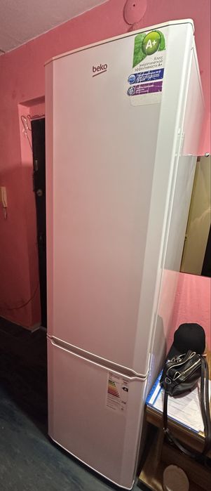 Продам Холодильник BEKO CS 332020