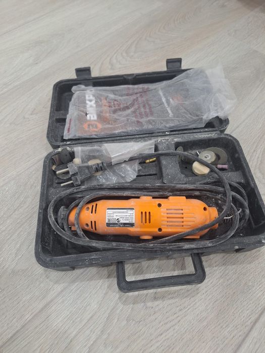 Инструменты для ремонта и кафеля