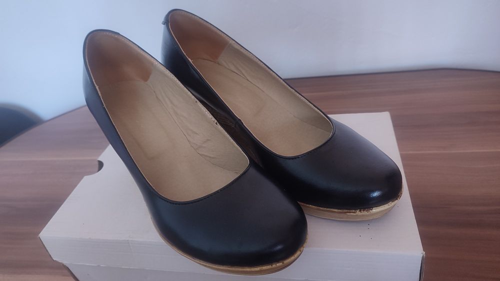 Pantofi cu platforma eleganți și comozi