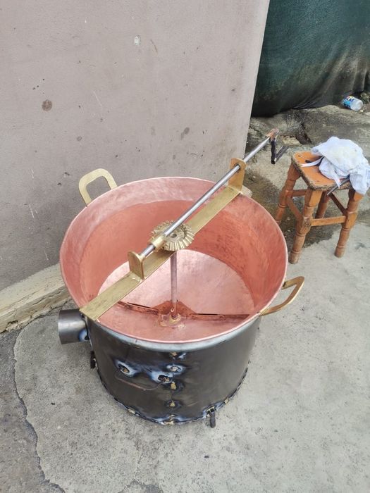 Vând căldare din cupru alimentar capacitate de 90l