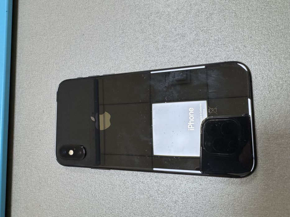 Продам iPhone Xs в хорошем состоянии.