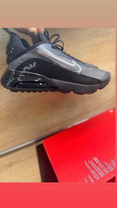 Оригинални Nike Air max 2090- в размер 44,5 и 45 нямат намиране