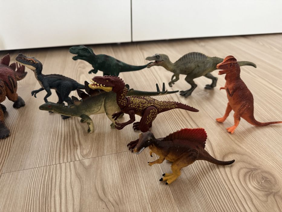 Динозаври фигури